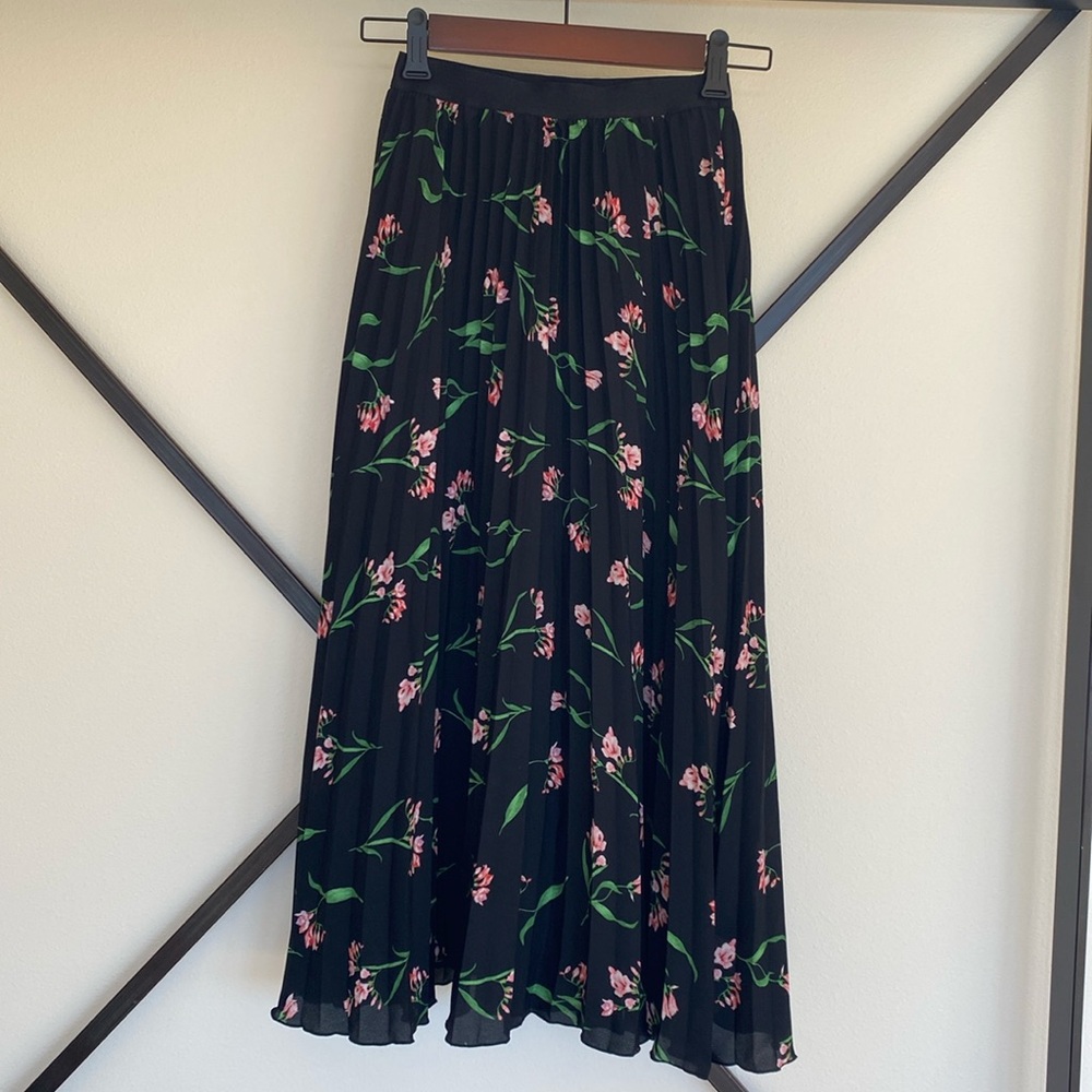 H&M pleated floral skirt